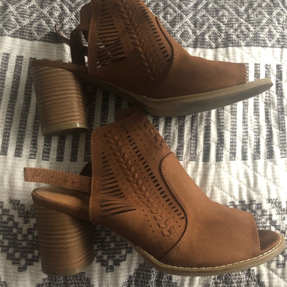 Tan booties - Picture 2 of 4